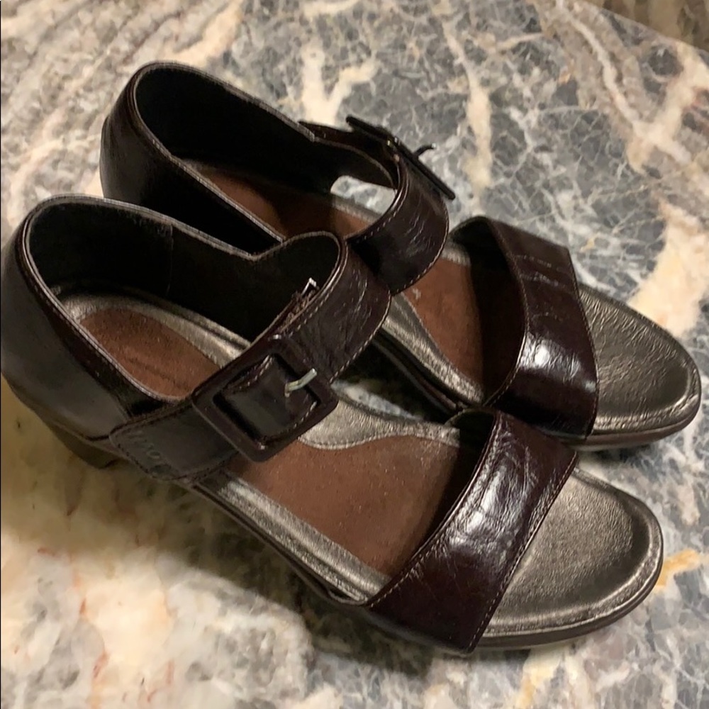 Naot 39 leather sandals